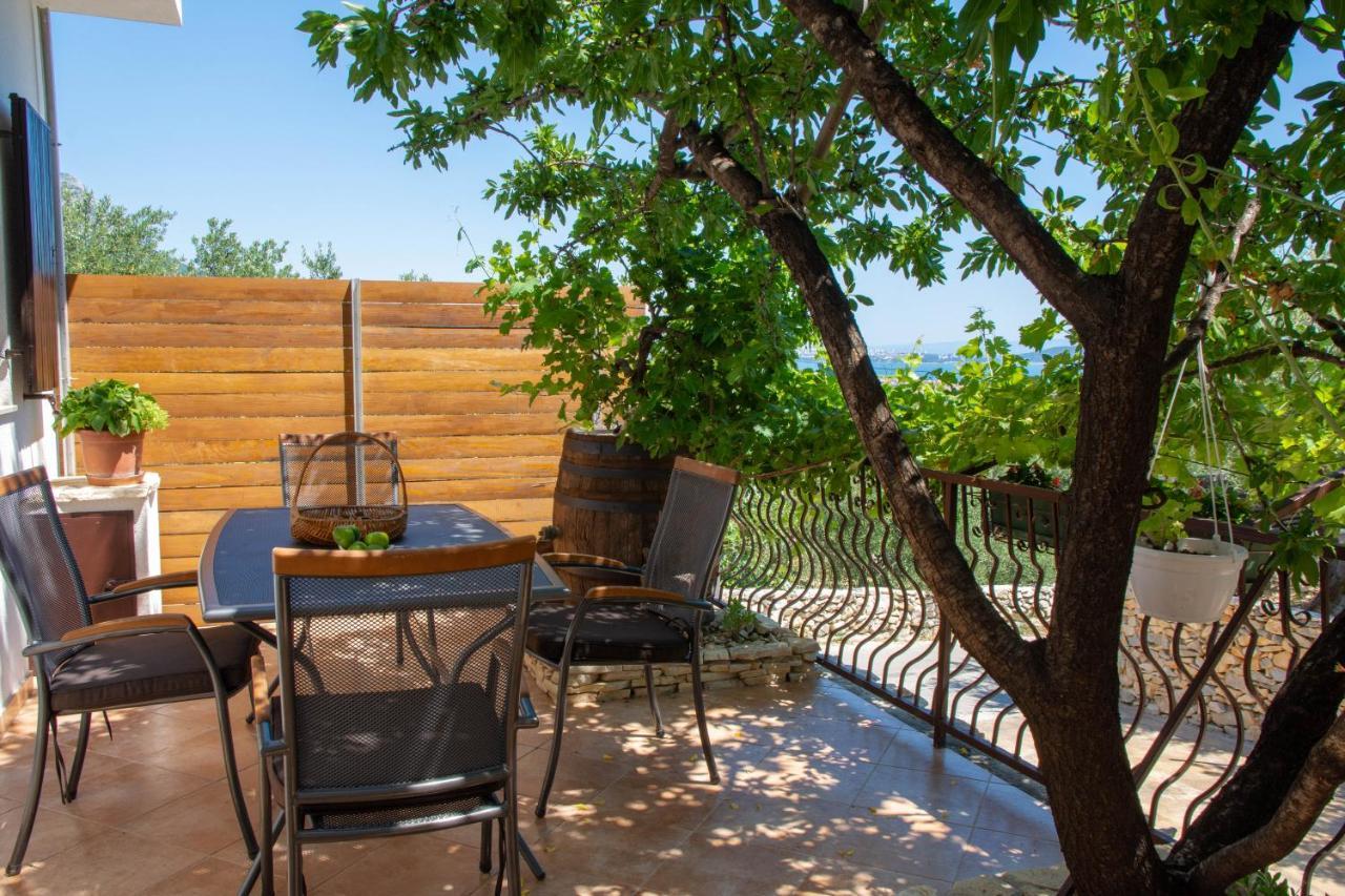 Plum Holiday Home Kaštel Stari Kültér fotó