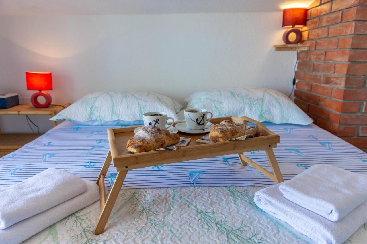 Plum Holiday Home Kaštel Stari Kültér fotó
