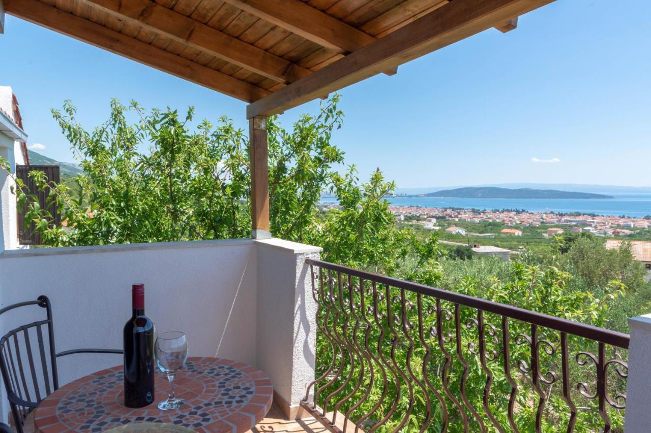 Plum Holiday Home Kaštel Stari Kültér fotó
