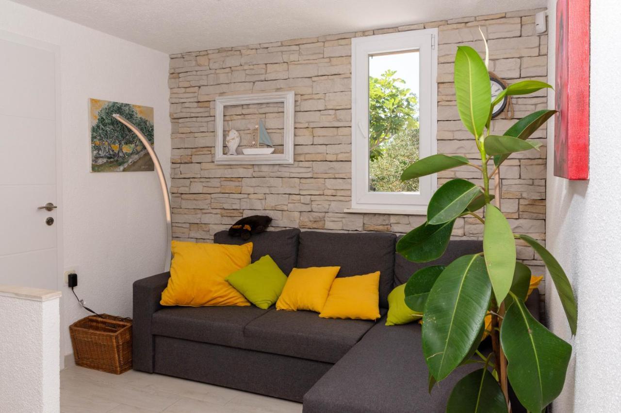 Plum Holiday Home Kaštel Stari Kültér fotó
