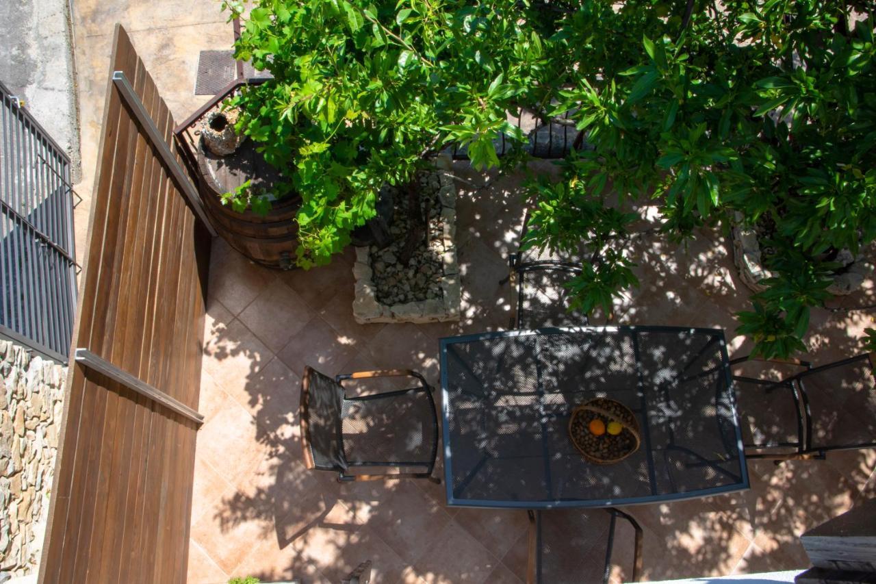 Plum Holiday Home Kaštel Stari Kültér fotó