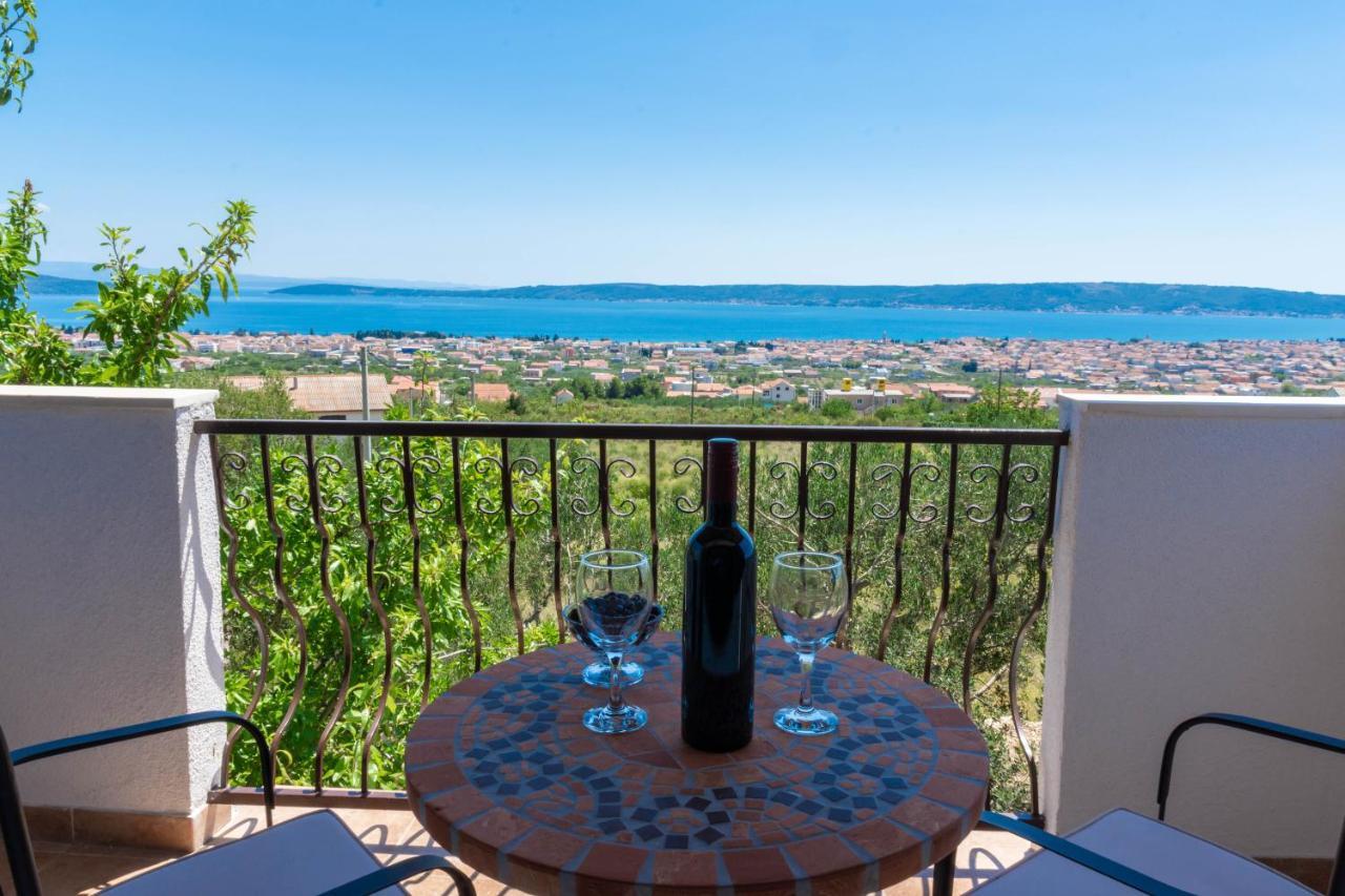 Plum Holiday Home Kaštel Stari Kültér fotó