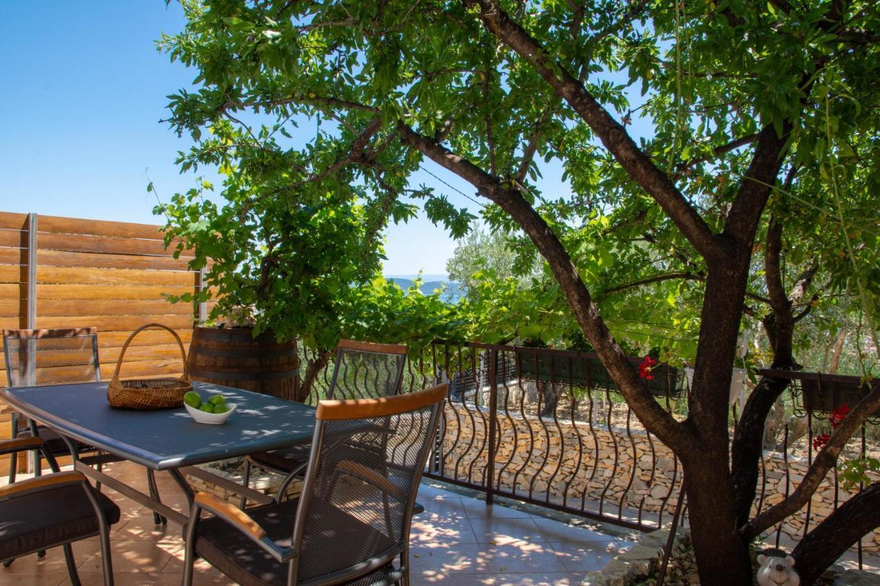 Plum Holiday Home Kaštel Stari Kültér fotó