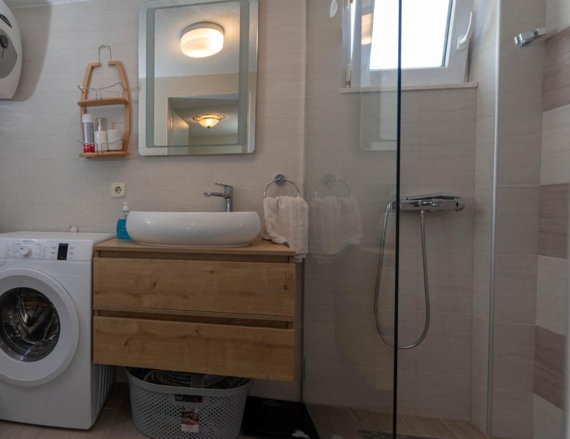 Plum Holiday Home Kaštel Stari Kültér fotó