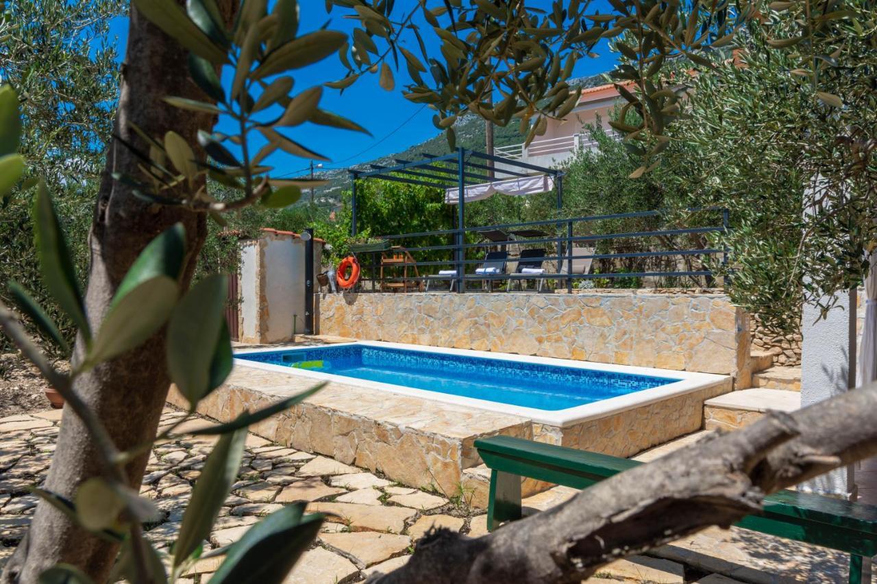 Plum Holiday Home Kaštel Stari Kültér fotó