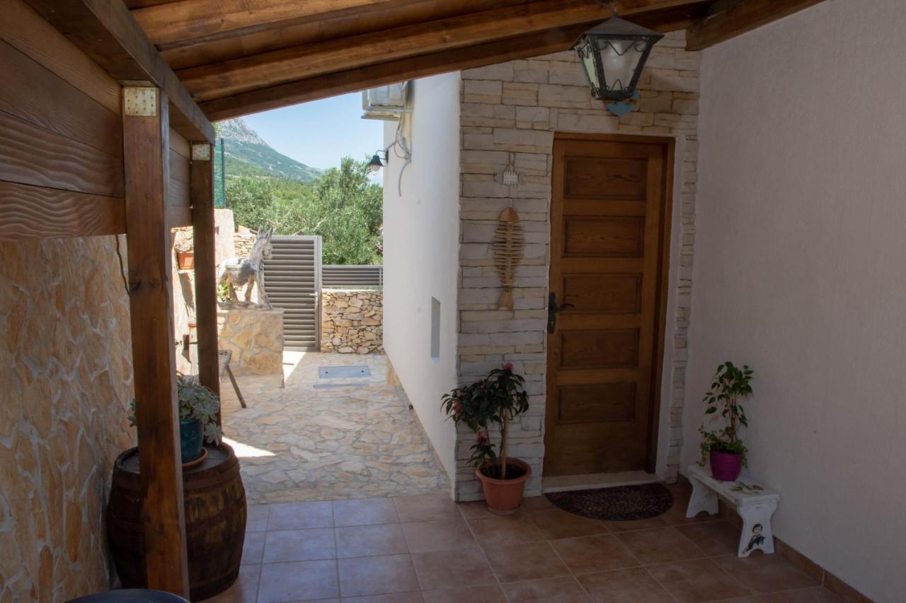 Plum Holiday Home Kaštel Stari Kültér fotó